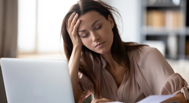 ما بين التقلبات الجسدية والنفسية… أكثر 3 تحديات تواجه المرأة في سن انقطاع الطمث