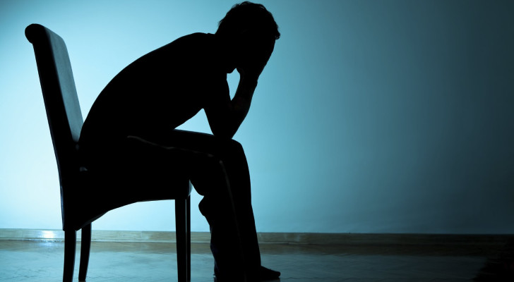 أخطر مما تظن: الشعور بالوحدة يعادل ضرر تدخين 15 سيجارة يوميا