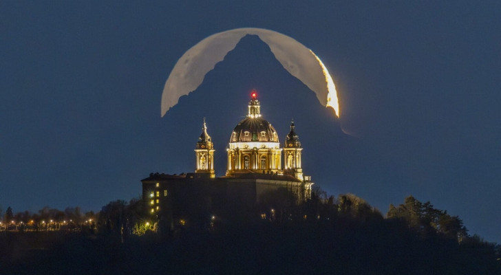 ناسا تكرم مصورا إيطاليا بعد 6 سنوات من الانتظار لالتقاط صورة نادرة للقمر!