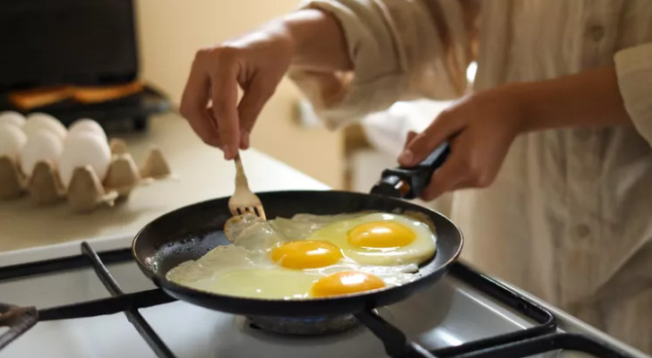 هل يجب أن نتناول البيض يوميا؟ إليك الإجابة العلمية