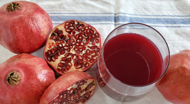 ماذا يحدث لمرضى الضغط عند شرب عصير الرمان؟
