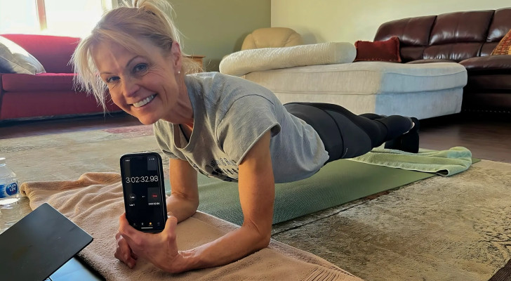 بـ 4 ساعات ونصف.. جدة كندية تكسر رقم غينيس في تمرين البلانك!