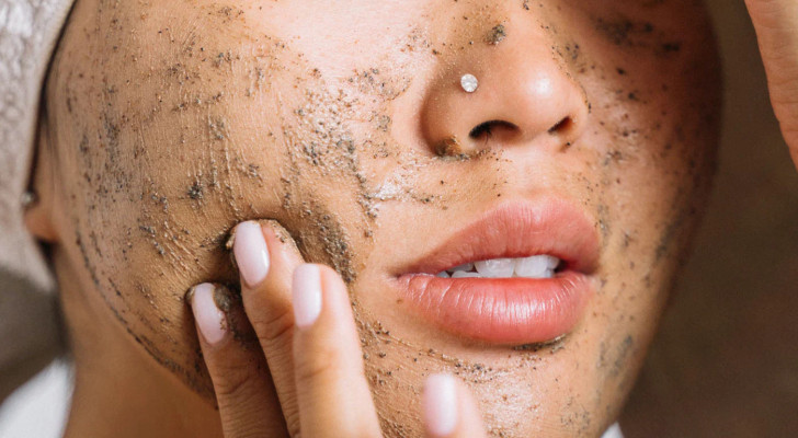 سكراب بصدف المحار: صيحة جديدة في العناية بالبشرة .. هل يناسب الجميع؟