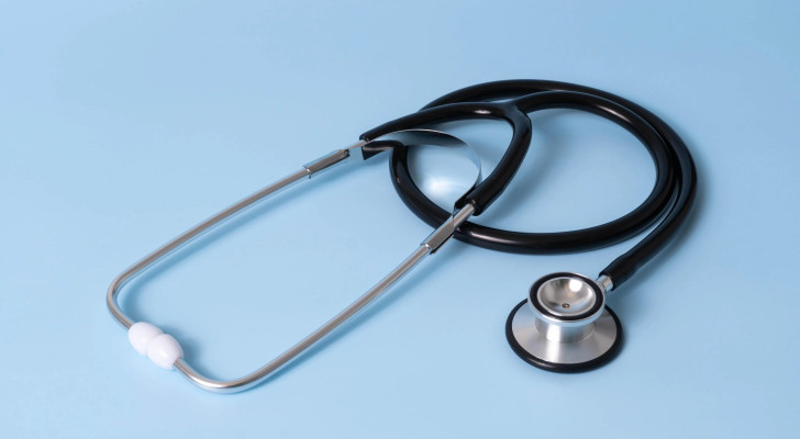 من أنبوب ورقي إلى أداة تنقذ الأرواح.. قصة اختراع السماعة الطبية