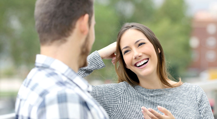 النساء يتحدثن ثلاثة أضعاف الرجال يوميا: 20 ألف كلمة!