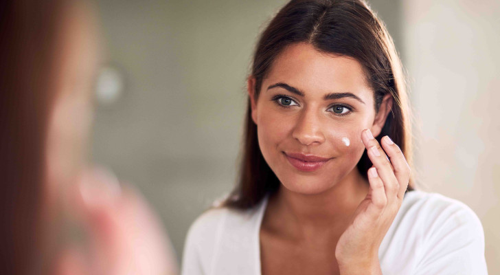 احذري .. 4 منتجات شائعة قد تدمر بشرتك دون أن تشعري