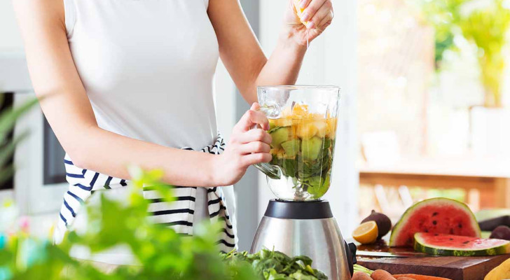 عصير صحي أم خطر خفي؟ هذه الفواكه لا تصلح للخلاط البلاستيكي