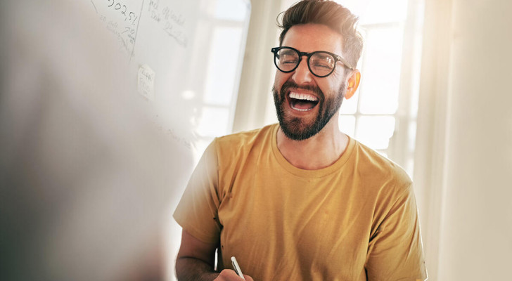 لا تستهن بالضحك.. ضحكة واحدة يوميا قد تنقذك من الاكتئاب!