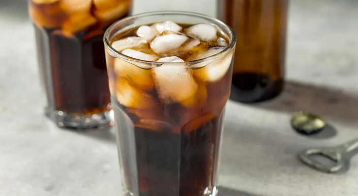 المحليات الصناعية تؤذي الكبد… احذروا المشروبات الخالية من السكر!