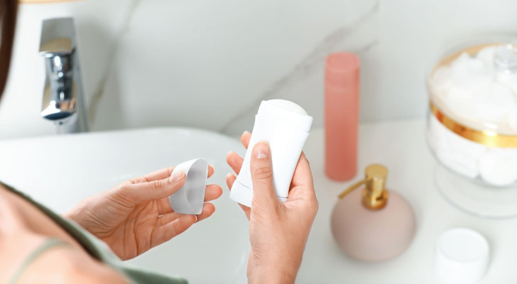 هل مزيل العرق يسبب سرطان الثدي؟ وأي نوع هو الأكثر أمانا؟