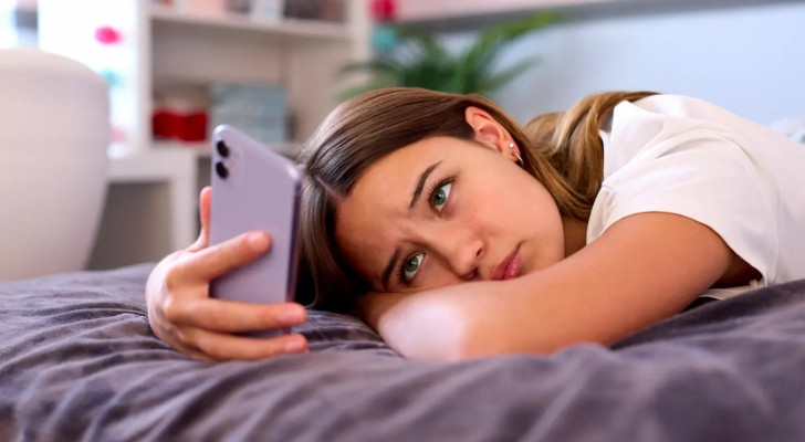 تنبيه لعشاق الهواتف الذكية: كثرة الإشعارات على الهاتف قد تقتل تركيزك وصحتك العقلية!