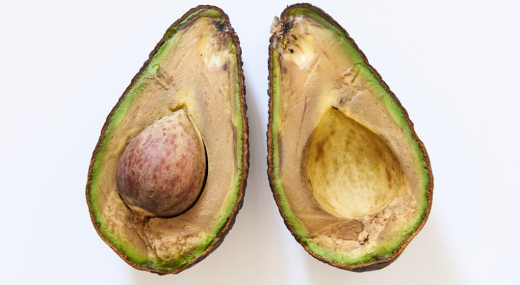 هل يمكن أكل الأفوكادو بعد تحوله للبني؟