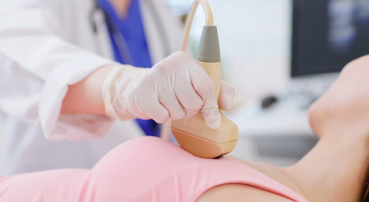 خطر غير متوقع: لماذا قد تكون النساء النحيلات أكثر عرضة للإصابة بسرطان الثدي