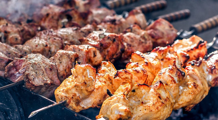 هل تعلم أن المشاوي قد تزيد احتمالية السرطان؟ إليك طريقة الشواء الآمنة