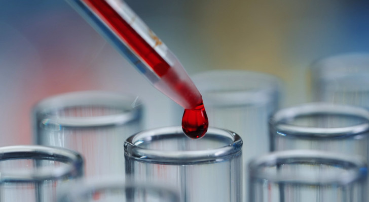 لا تتجاهلها بعد سن الأربعين: فحوصات دم ستنقذ حياتك!