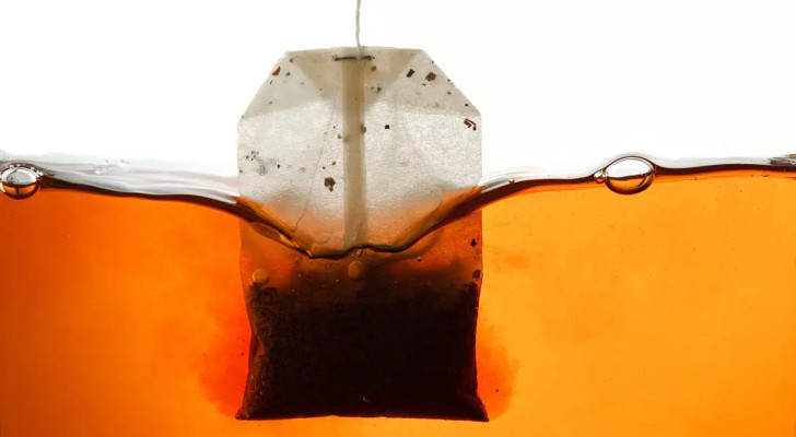 صدمتك ستزداد عند معرفة ما تحتويه أكياس الشاي من مواد سامة!