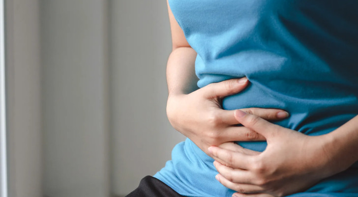 تشنجات أسفل البطن عند الاستيقاظ.. علامة لا تتجاهليها!