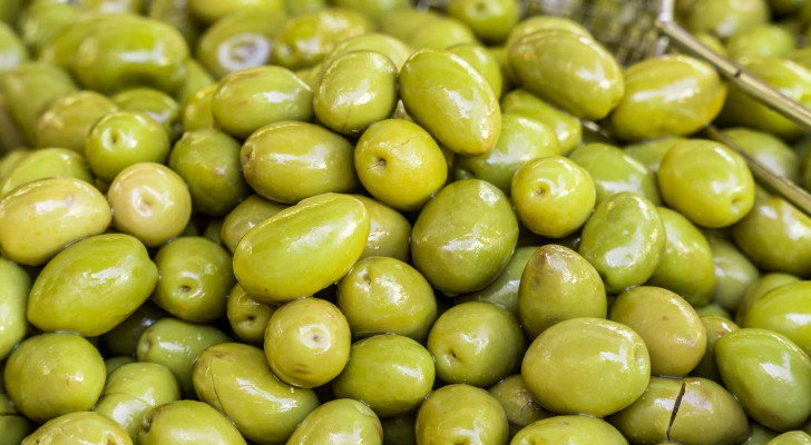 لكل مريض ضغط: ماذا سيحدث في جسمك إذا تناولت الزيتون الأخضر يوميًا؟