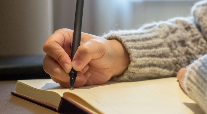 الكتابة اليدوية تُفيد الدّماغ أكثر من الكتابة على لوحة المفاتيح!
