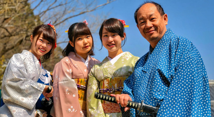 في اليابان.. يمكنك استئجار عائلة أو صديق لتكسر وحدة حياتك!