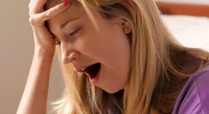 هل تتثاءب كثيرا؟ الموضوع لا يتعلق بالنعاس فقط… إليك السبب الخفي