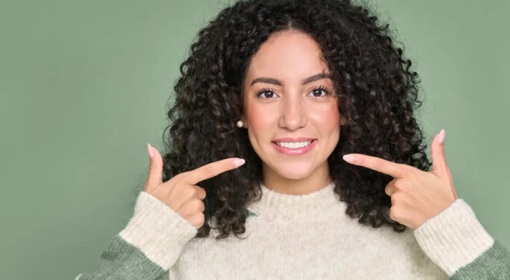 العلم يؤكد: إذا تظاهرت بالابتسام سيخدع عقلك ويزداد شعورك بالسعادة!