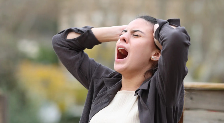 خبراء يحذرون: غضب خمس دقائق.. قد يضعف مناعتك لساعات!