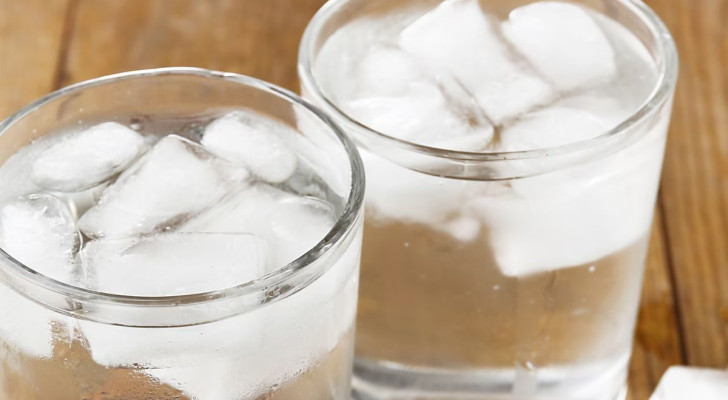 احذر شرب الماء البارد في الشتاء… قد يضر بصحتك أكثر مما تتخيل!