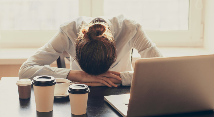 خبراء الصحة يوضحون: إذا كنت حزينا… نم 7-9 ساعات، لن تصدق النتيجة!