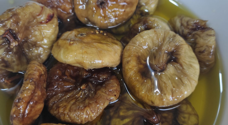 ماذا سيحدث في جسمك إذا تناولت يوميا حبة تين مجفف منقوعة بزيت الزيتون