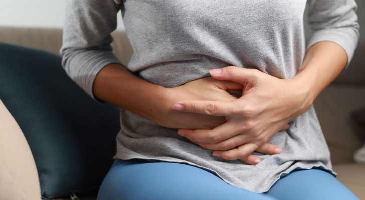 ما هي أعراض القولون العصبي النفسية والجسدية بالتفصيل؟ معلومات قد تقرأها لأول مرة