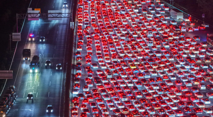 الصين وجدت حلا سحريا للأزمة.. ادفع 60 دولارا واخرج من الازدحام المروري بطريقة غير متوقعة!