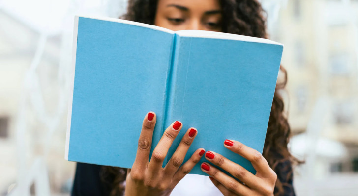 قراءة الكتب المطبوعة تنشط مناطق دماغية لا تستطيع الشاشات تنشيطها!