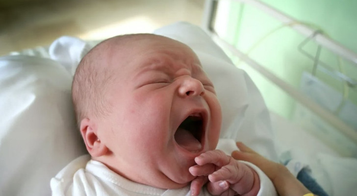 سؤال وجواب: طفلي عمره 8 شهور.. ينقطع نفسه أثناء البكاء: ما السبب؟  ومتى يجب القلق؟