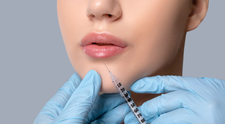 خبراء التجميل: "احذروا فيلر الشفاه فقد يسبب العمى والسكتة الدماغية!"