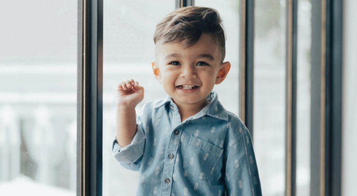 رائحة فم طفلي (3 سنوات) كريهة جدا،  بالرغم من أن أسنانه سليمة ولا يعاني من أي مشاكل صحية في الفم.. ما سبب ذلك؟