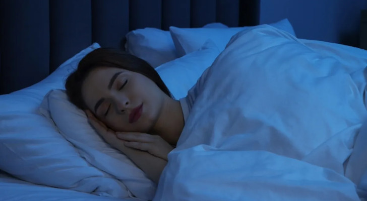 النساء اللواتي ينمن من 7 إلى 9 ساعات بالليلة يفقدن 55% من دهون أجسامهن!