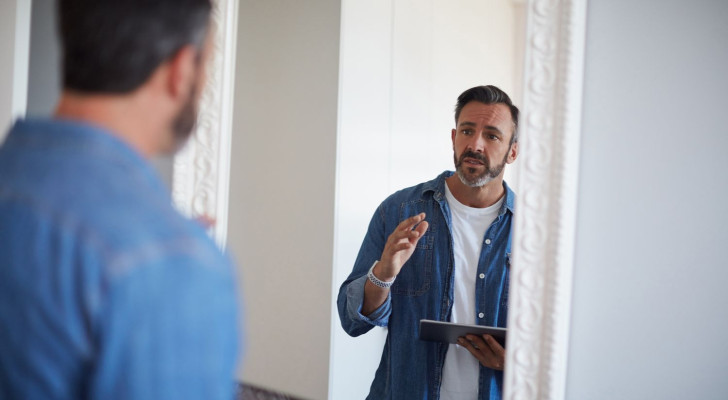 علماء النفس: التحدث مع النفس ليس جنونا بل عبقرية!