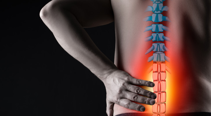 سؤال وجواب: أعاني من ألم يمتد من أسفل الظهر إلى الفخذ وبطة الساق.. ما السبب؟