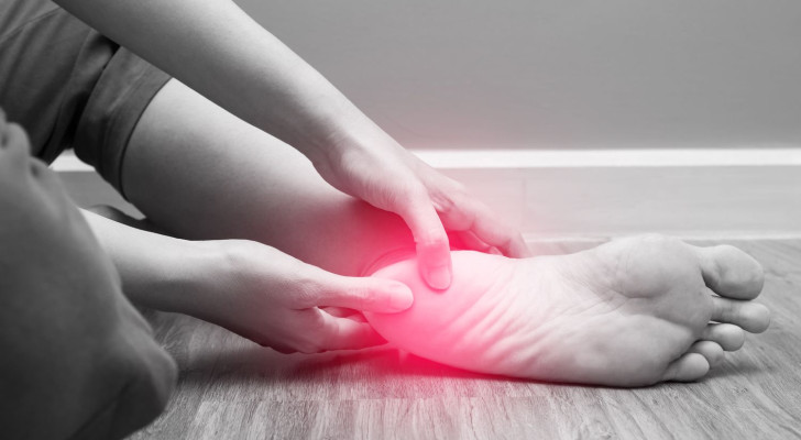 سؤال وجواب: ما سر شعور ثقل وخفقان وخدر في القدمين بعد الوقوف الطويل؟