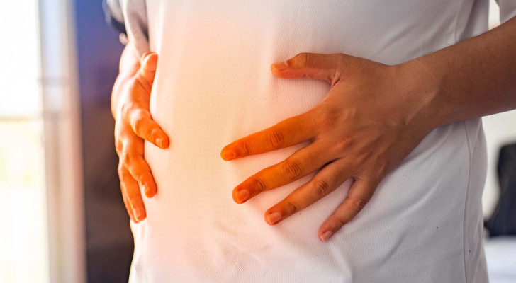 نفخة البطن ليست قولون دائما.. متى تكون إشارة لوجود مشكلة صحية بالكلى؟