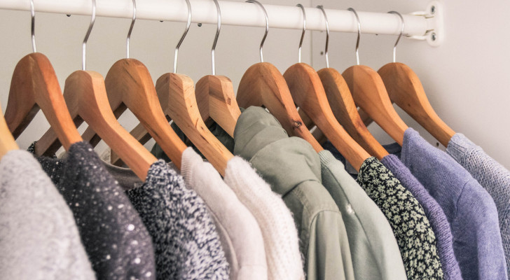 من المعاطف الضخمة إلى الأوشحة الناعمة.. خطوات لتنظيم خزانتك في الشتاء