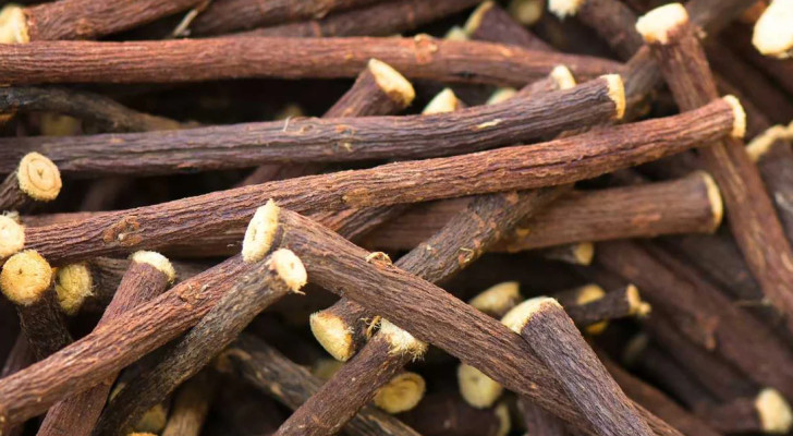 كيف يستخدم عرق السوس في علاج مشاكل القولون؟