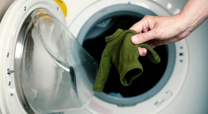 سر لم تكتشفيه من قبل.. أسرع طريقة لإعادة الملابس المنكمشة إلى حجمها الأصلي!