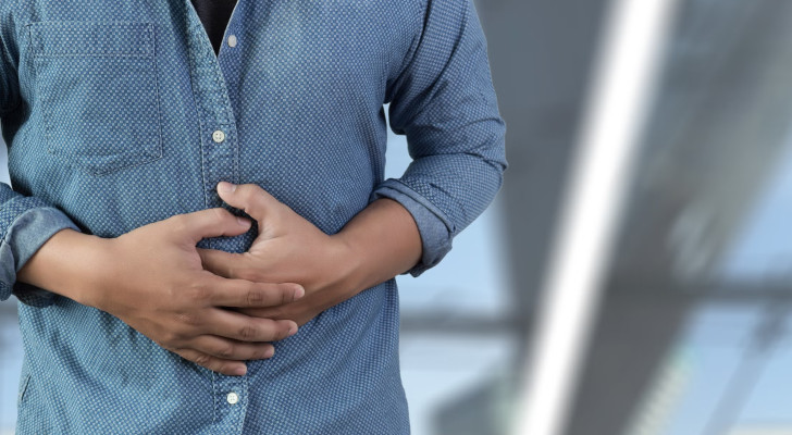 شاب يعاني من نفخة شديدة وإمساك، وفحص البوتاسيوم كشف انخفاضا حادا: ما الرابط؟