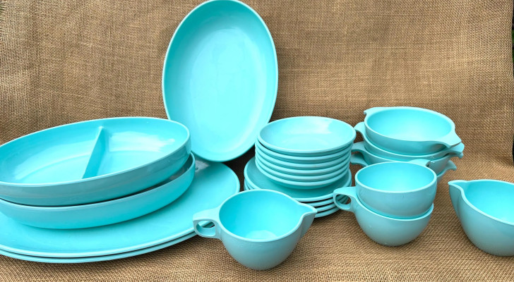 تناول الطعام بملعقة بيضاء يشعرك بأنه أكثر حلاوة.. والصحن الأزرق يشعرك بأنه أكثر ملوحة!