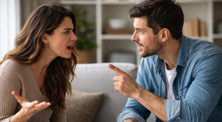 دماغ المرأة يلتقط النبرة قبل الكلمة، والرجل العكس (يركز على معنى الكلمات حرفيا)!