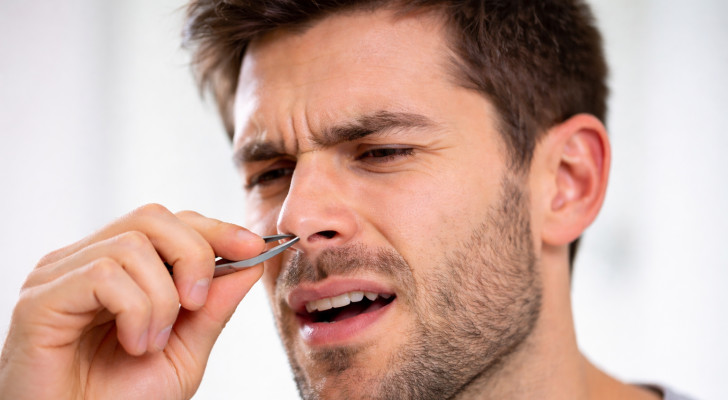 خبراء يحذرون: نزع شعر الأنف قد يسبب هذه المشكلة الخطيرة!