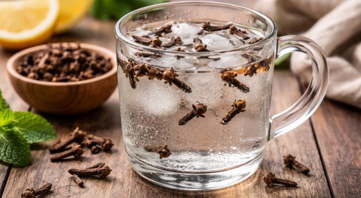 ماذا سيحدث لجسمك عند شرب منقوع القرنفل بالماء البارد يوميا؟ حتى ولو كوب واحد!