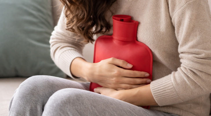 هل تعانين من الدورة الشهرية المؤلمة؟ 5 نصائح فعالة لتخفيف الألم بدون أدوية